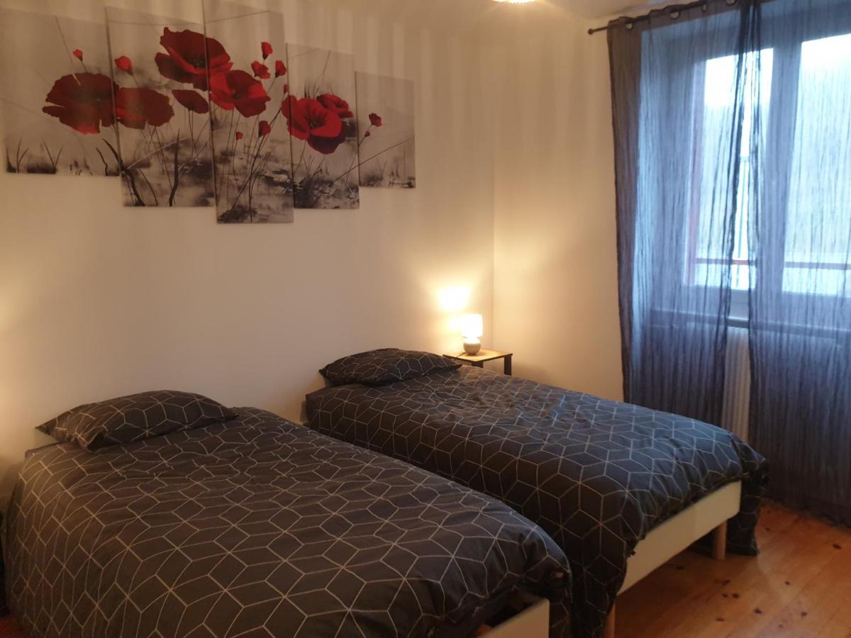 Sas Road Runner Cafe Bed & Breakfast Égliseneuve-dʼEntraigues Dış mekan fotoğraf