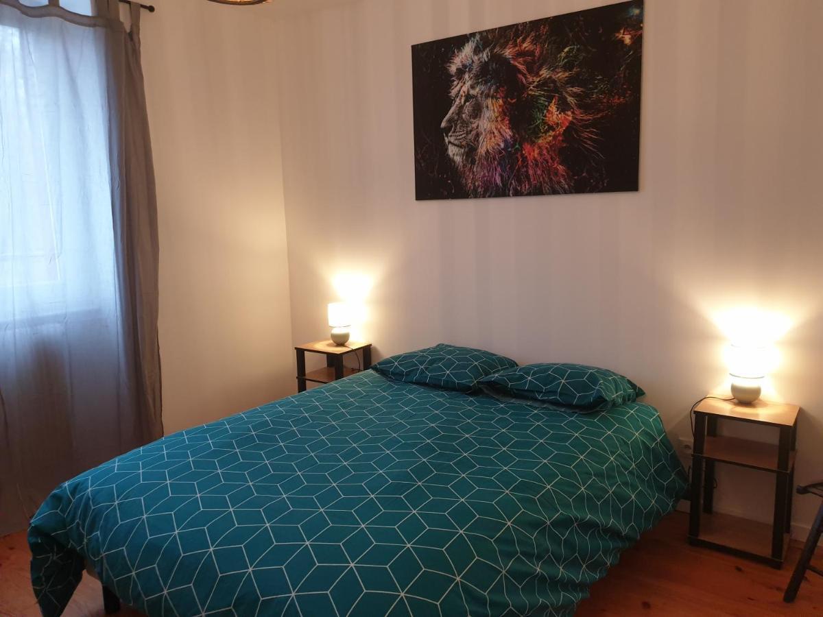 Sas Road Runner Cafe Bed & Breakfast Égliseneuve-dʼEntraigues Dış mekan fotoğraf