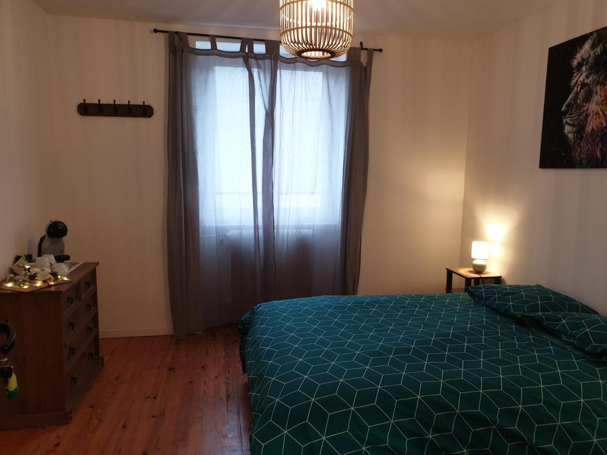 Sas Road Runner Cafe Bed & Breakfast Égliseneuve-dʼEntraigues Dış mekan fotoğraf